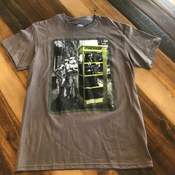 Star Wars Mens TShirt Darth Vader Telephone Booth Size Medium